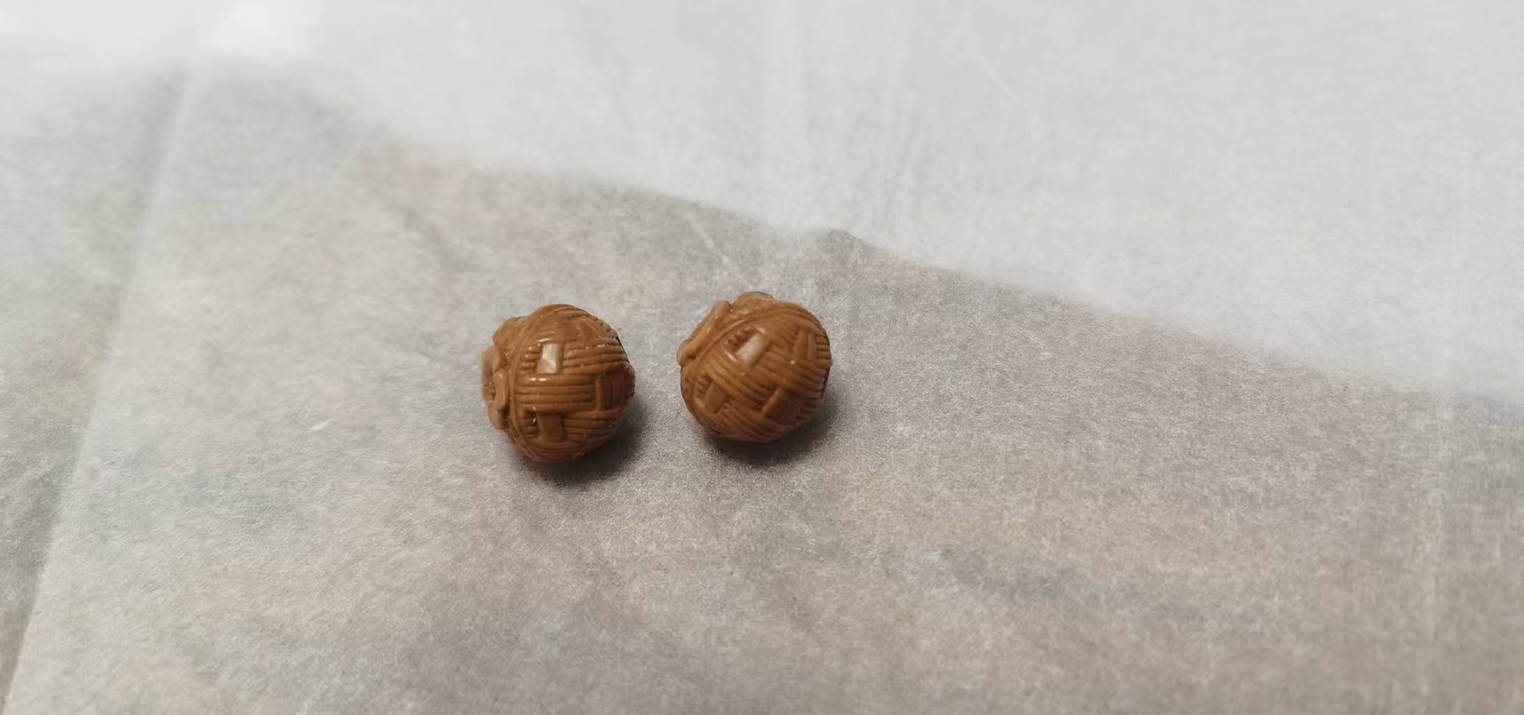 手工微雕陶篮